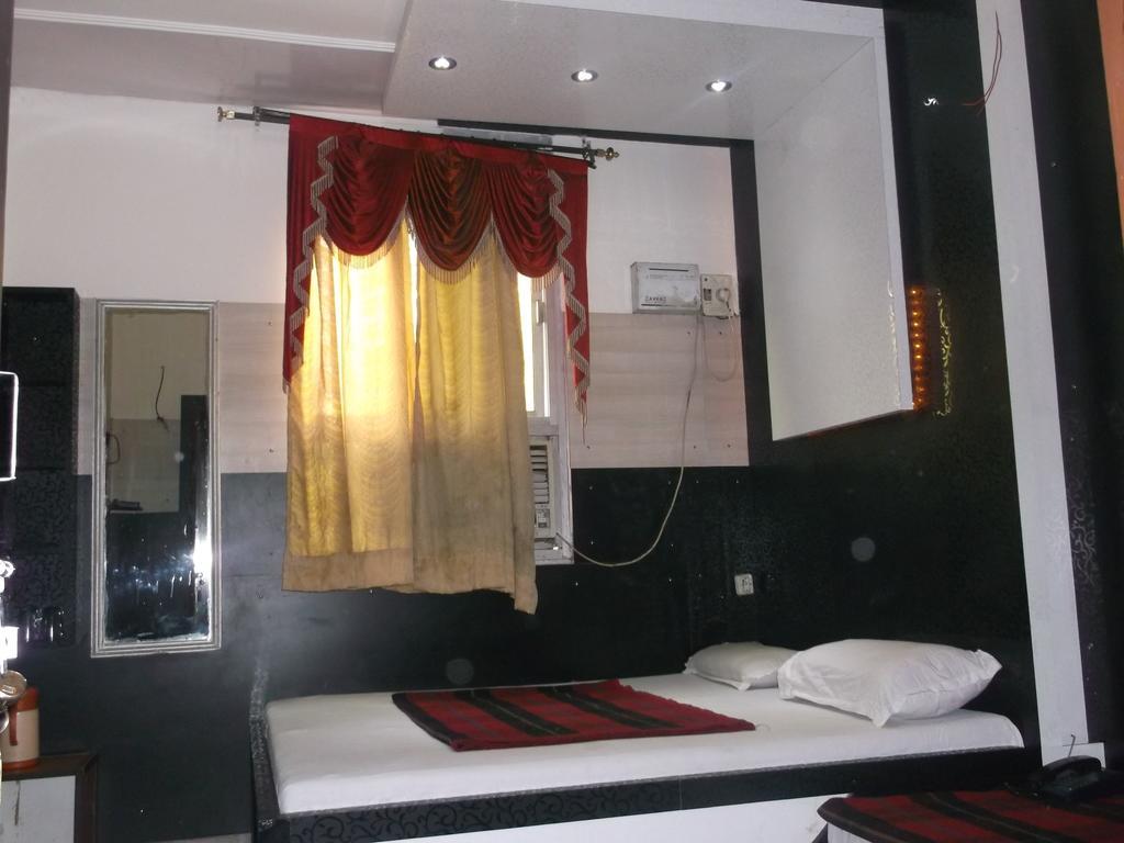 Hotel Abhineet Palace Jaipur Zimmer foto