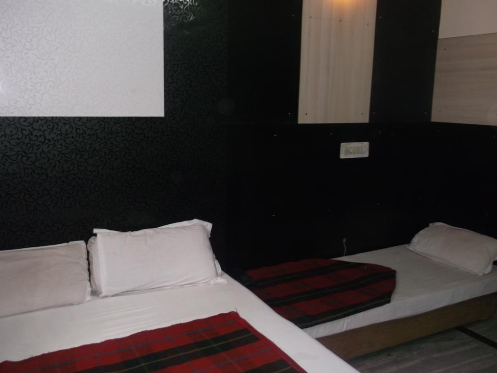 Hotel Abhineet Palace Jaipur Zimmer foto